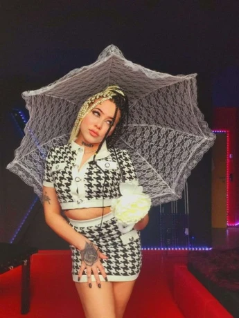 Lilly Freches Girl 18 — 2 / 8