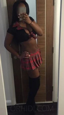 FarahDelaney — 13 / 18