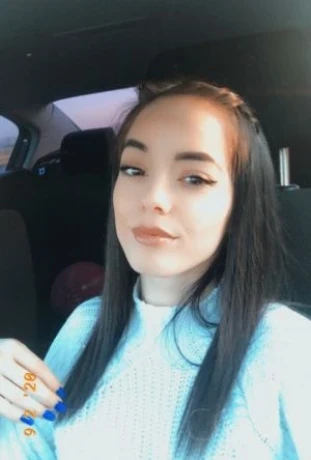 larissa — 1 / 3