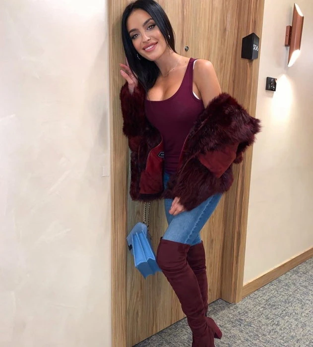 Sandra — 2 / 8