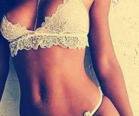 Selena — 2 / 5