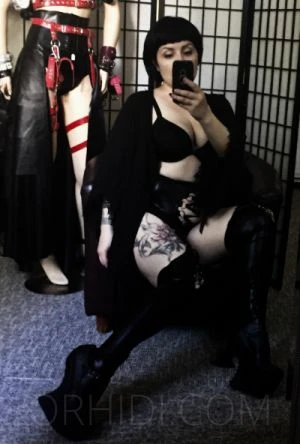 Madam Viva — 2 / 5