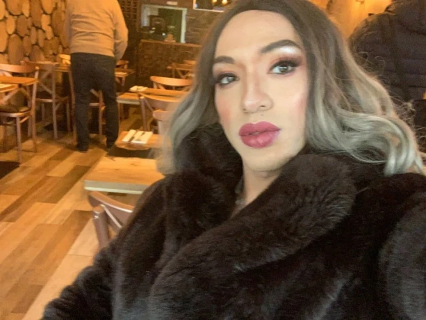 Karen Velmont — 3 / 7