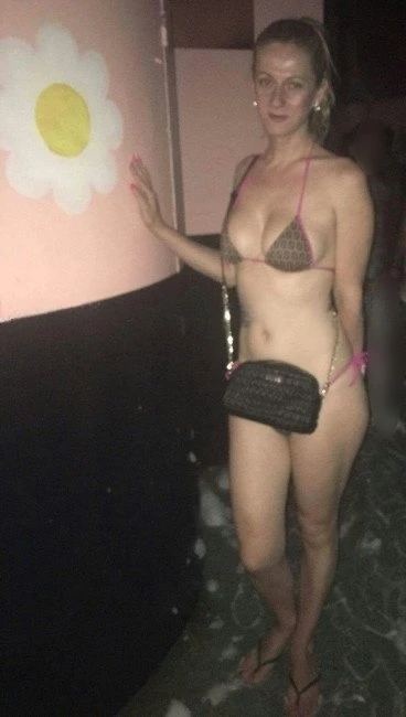 Melania11 — 2 / 14