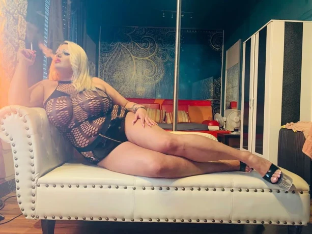 Plus Size Barbie — 4 / 5