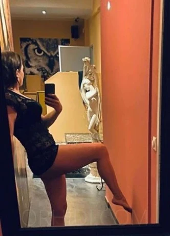 Sofia im Massage Studio — 1 / 3