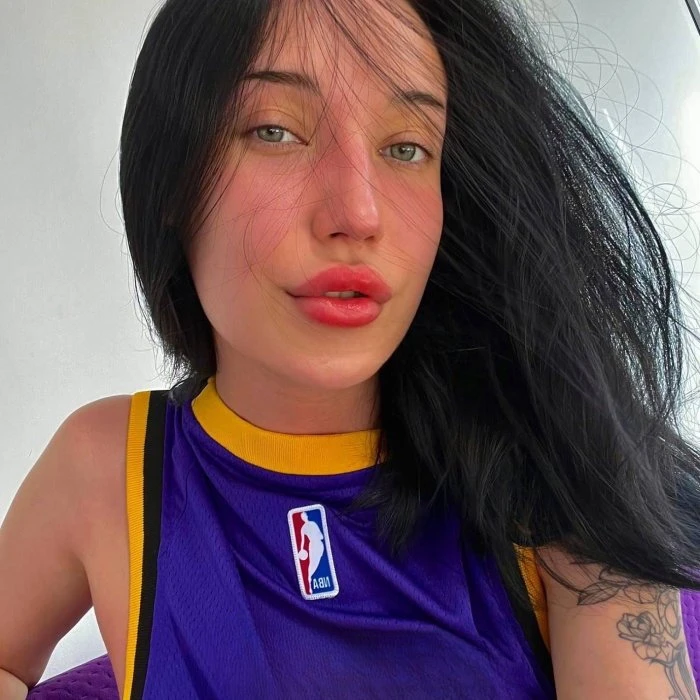 Bruna — 7 / 9