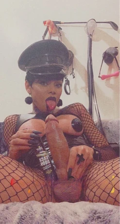 Paula Minaj — 8 / 12