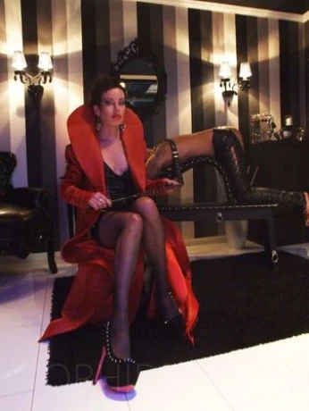 Lady Isabel — 1 / 25