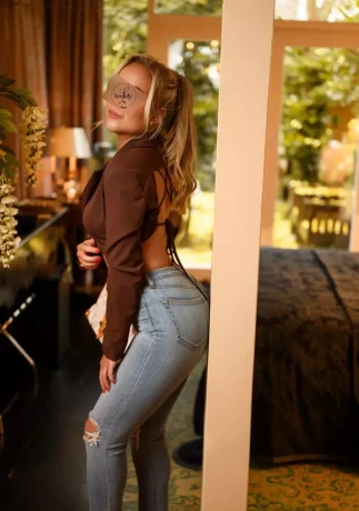 Lovelyisa Passionate Girlfriend — 1 / 5