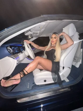 Danielle — 4 / 6