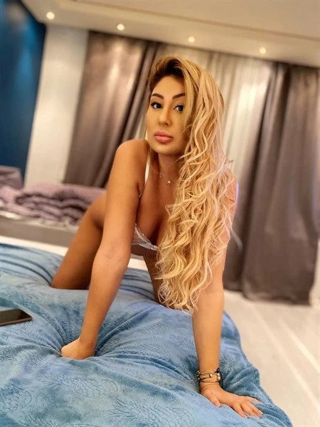 Erika48 — 2 / 8
