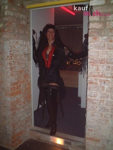 Mistress Petra, Escort, Herford