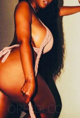 Busty Lizzy — 2 / 3