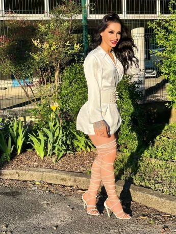 Yanna Da Silva — 1 / 12