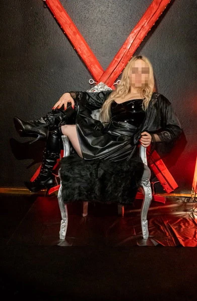 The Black Kingdom Herrin Saskia — 14 / 24