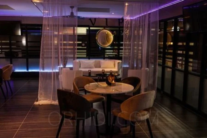 Charlies Hamburg — 4 / 18