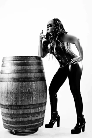 Jessi Domina Bis Zart — 4 / 5