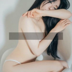Lyndi — 2 / 3