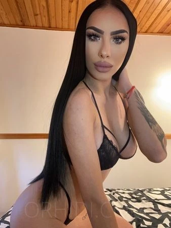 Ella — 3 / 5