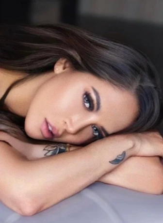 Alessandra — 8 / 13