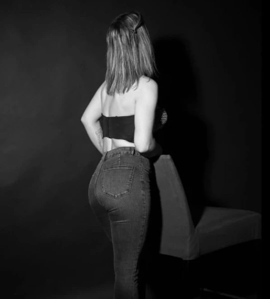 Andrea Nur Escort — 2 / 3