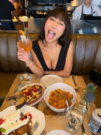Nicole — 4 / 6