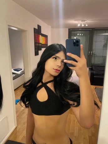 Young Latina With Amazing Ass — 4 / 5