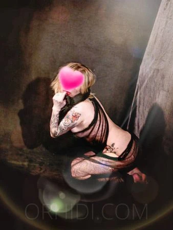 Annika aus der Ukraine im Salon d'Amour — 5 / 10