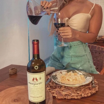 Flavia, Escort, Porto