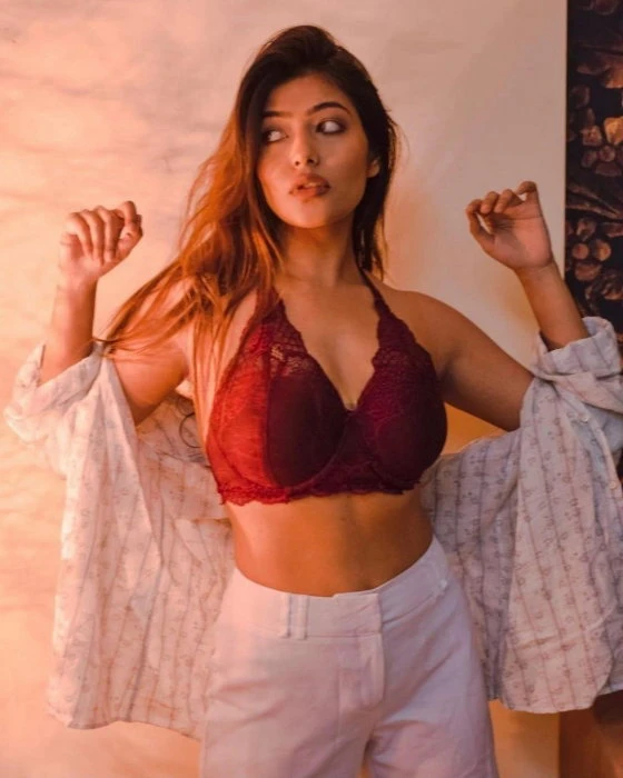 Nisha — 3 / 4