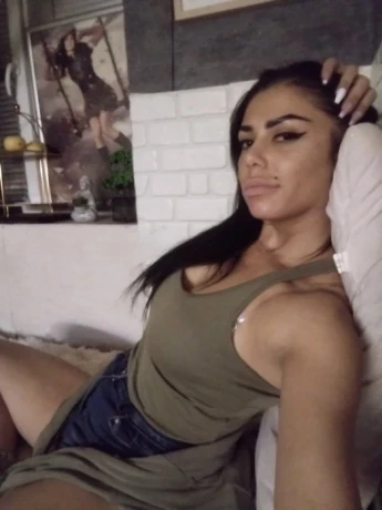 Amaya Amires — 7 / 12