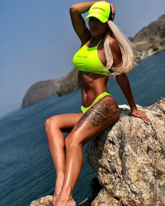 Aviva Tatoo — 4 / 7