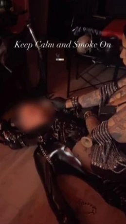 Domina Vicky — 7 / 11