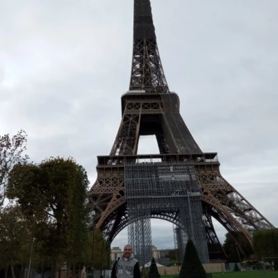 Claudiu Iftimie, Escort, Paris