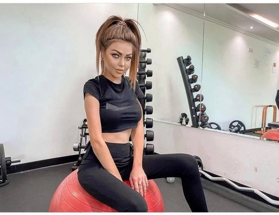 Karolina — 4 / 6