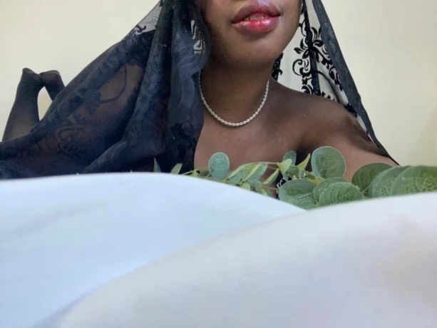 Black Divine — 4 / 5