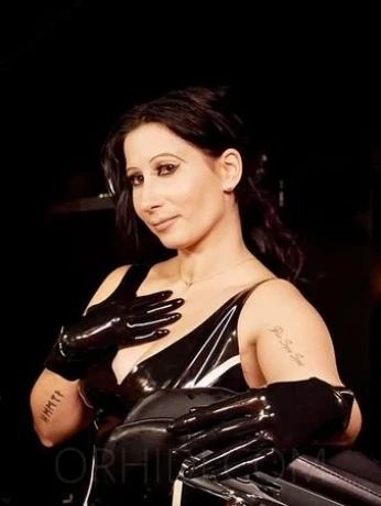 Lady Jacky im Studio Centric — 13 / 14