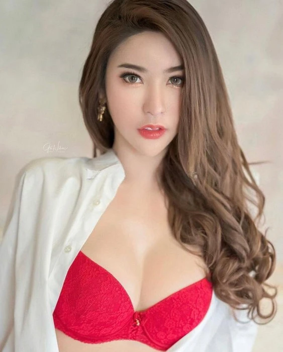 Kimberly — 2 / 3