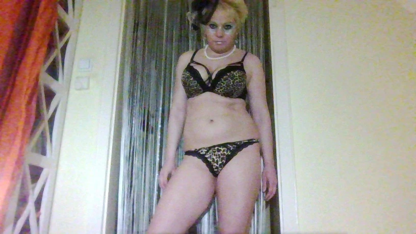 Natalie24 — 26 / 33