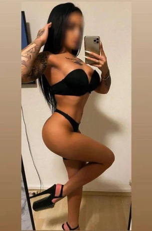 Hot Selina — 7 / 12