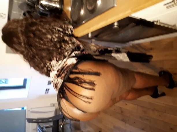 Ebony bouncy booty — 2 / 3