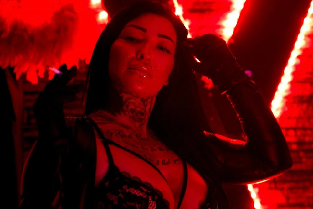 Domina Vicky — 7 / 13