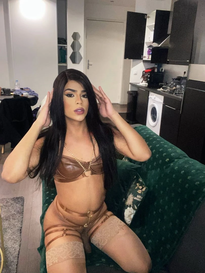 Lara ferrari — 10 / 12