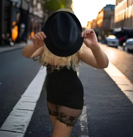 Neu Dana Deine Beruhrerin Tantrische Ol Ganzkorpermassagen — 2 / 24