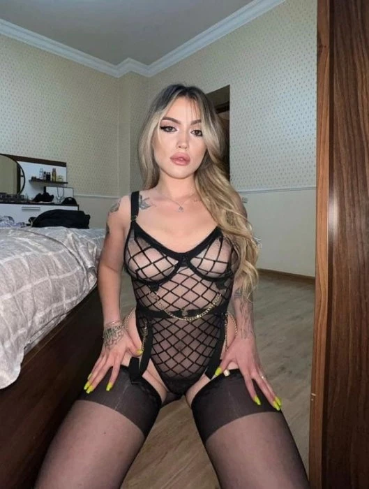 Karolina, Escort, Paris