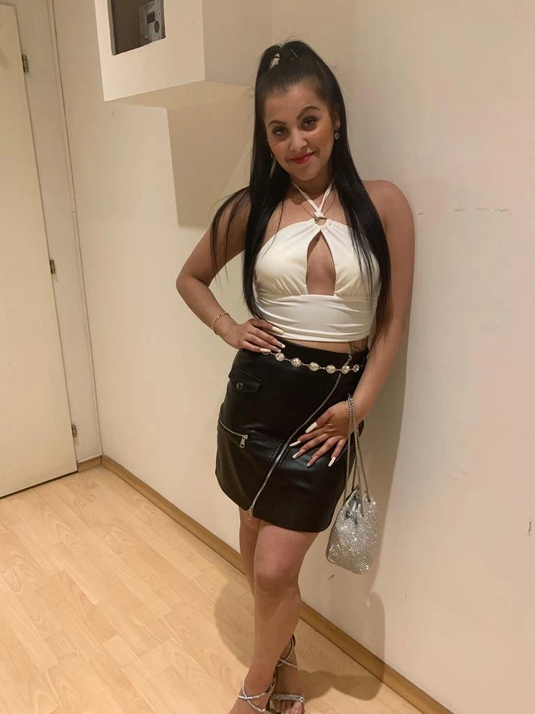 Zoe83 — 2 / 5