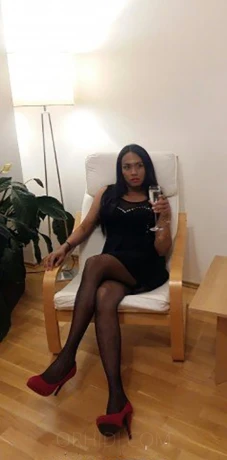 Nicola (24) - Schlanke TS — 3 / 4