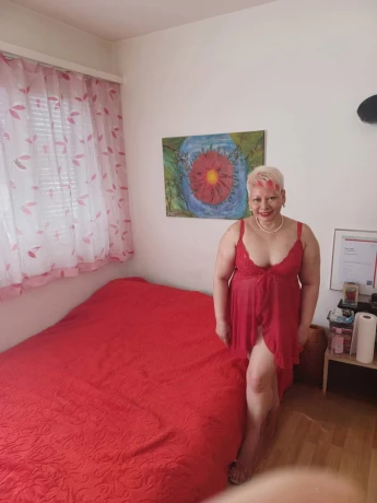 Masseurin Mit Magischen Haenden — 3 / 5