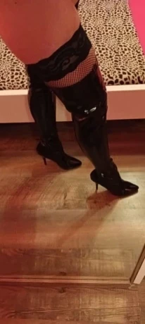 Michelle Im Haus 76 — 1 / 7